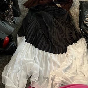 Brand new tag on skirt white and black worth 198$
